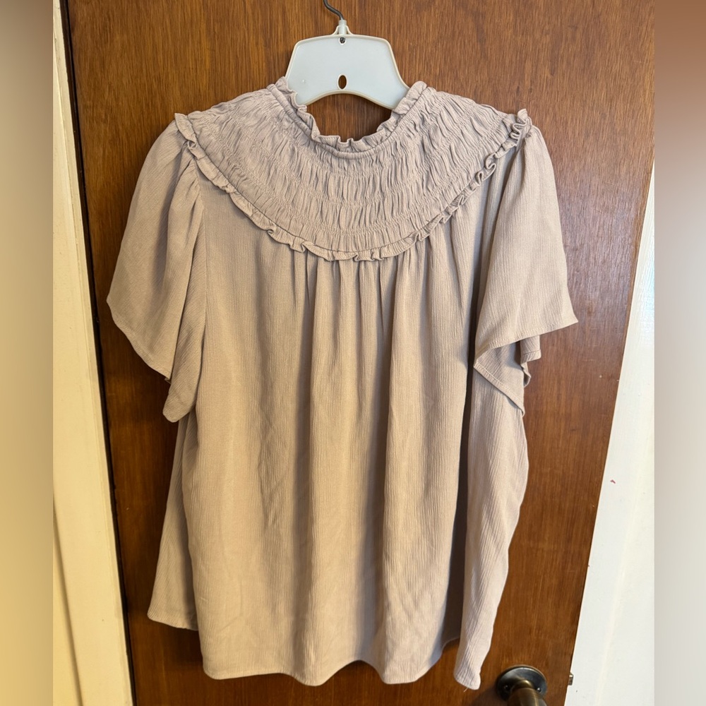 EUC tan/camel colored short sleeve top by Torrid, size 1 (14-16) - Picture 3 of 13